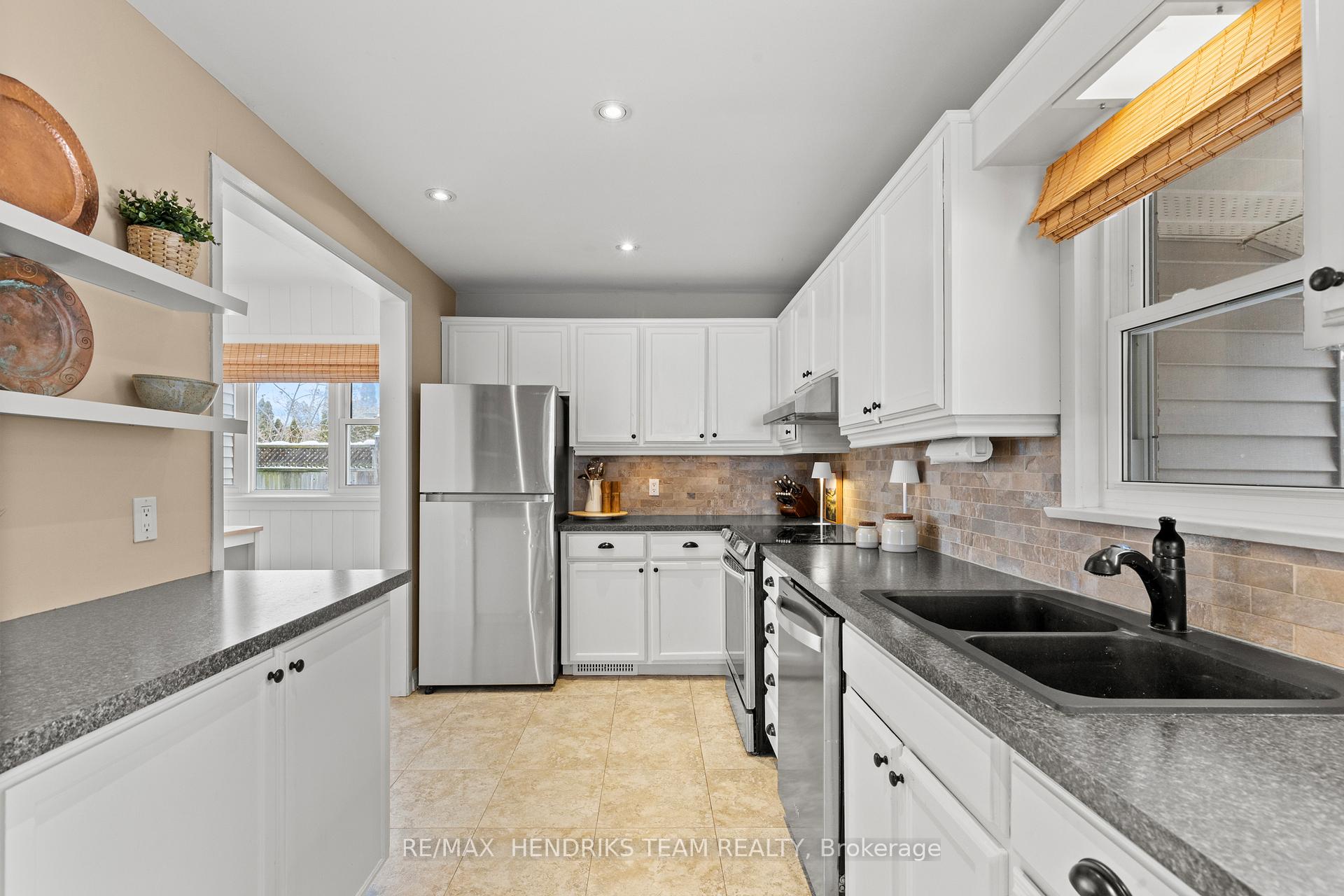 Photo 14 of 9 Rosemount Avenue, St. Catharines, Vine/Linwell — HOMEH