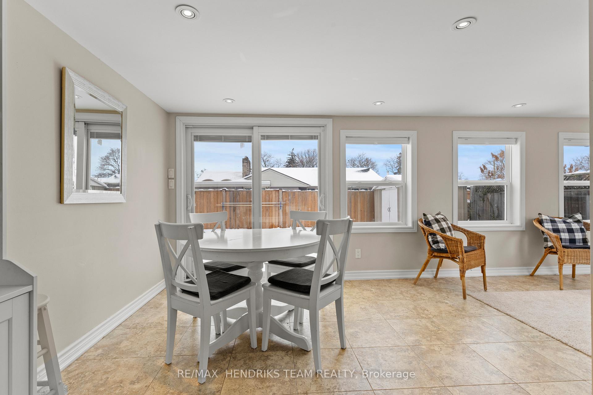 Photo 17 of 9 Rosemount Avenue, St. Catharines, Vine/Linwell — HOMEH