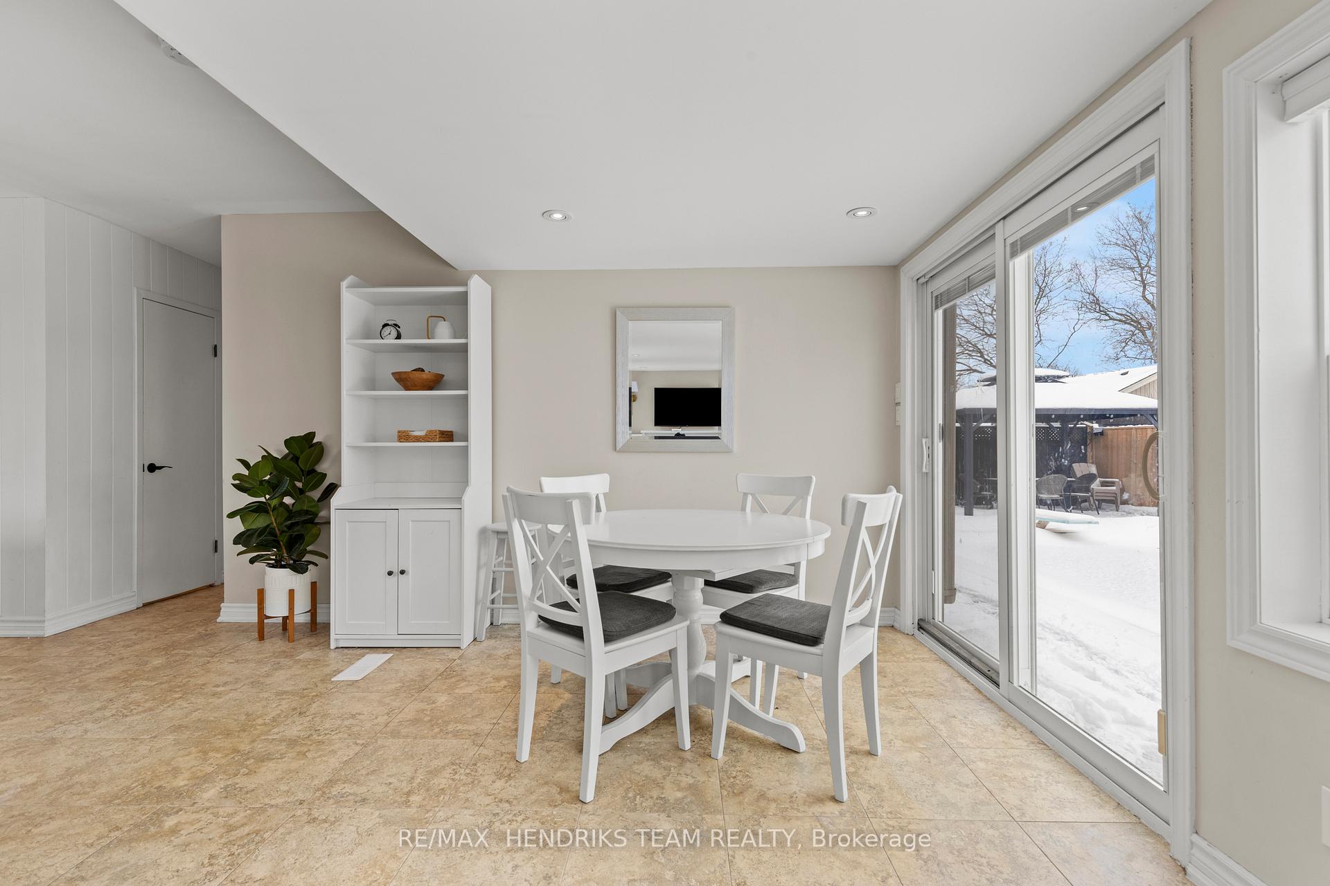 Photo 19 of 9 Rosemount Avenue, St. Catharines, Vine/Linwell — HOMEH