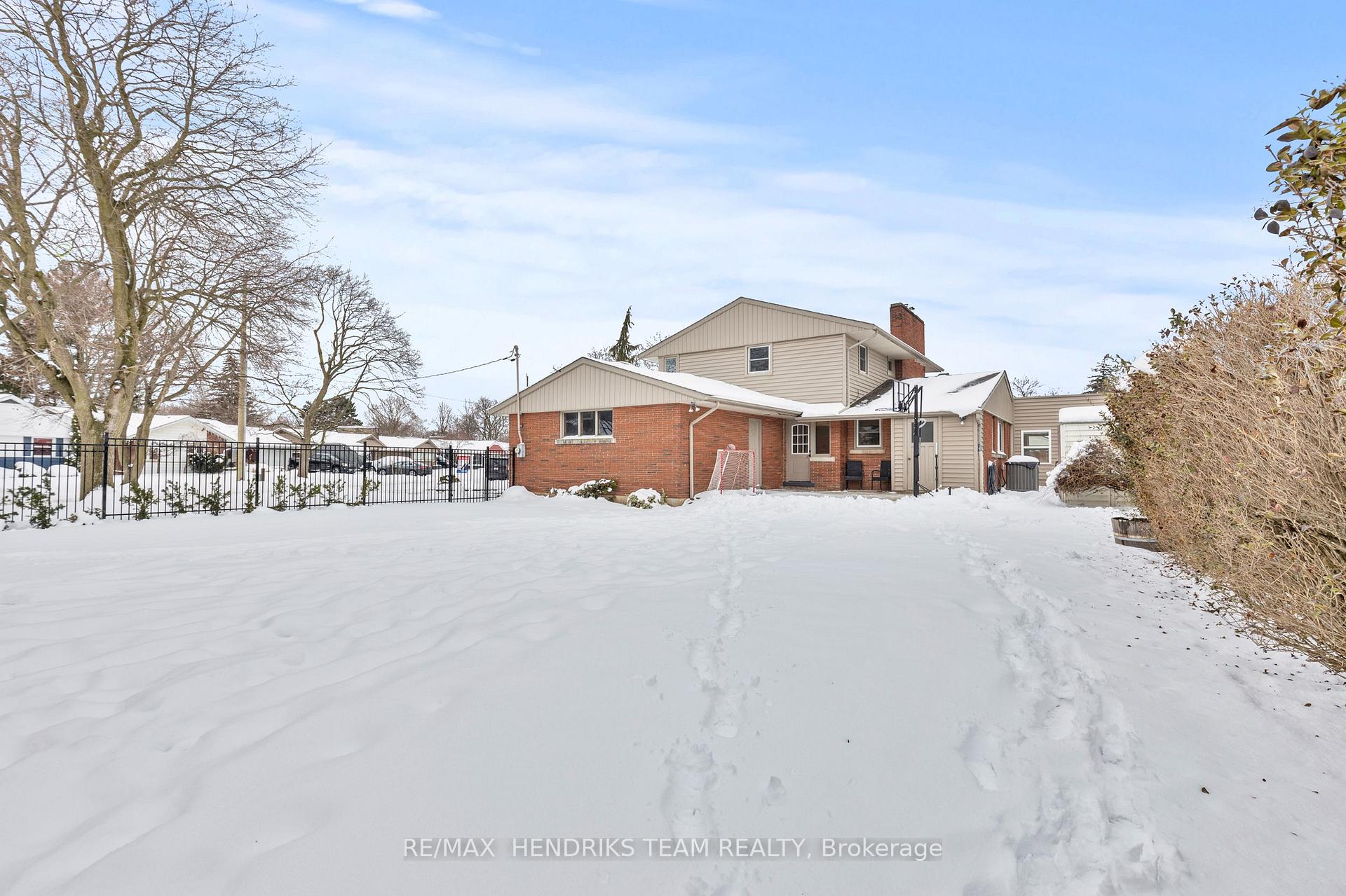 Photo 36 of 9 Rosemount Avenue, St. Catharines, Vine/Linwell — HOMEH
