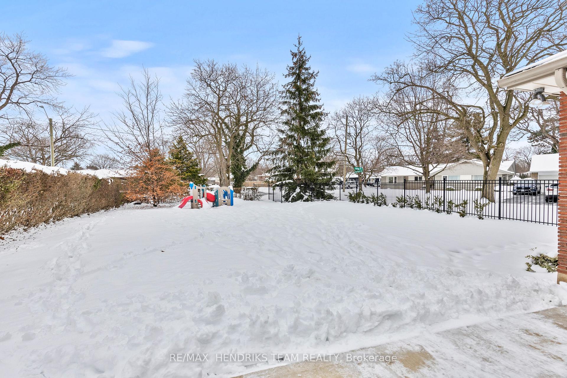 Photo 42 of 9 Rosemount Avenue, St. Catharines, Vine/Linwell — HOMEH