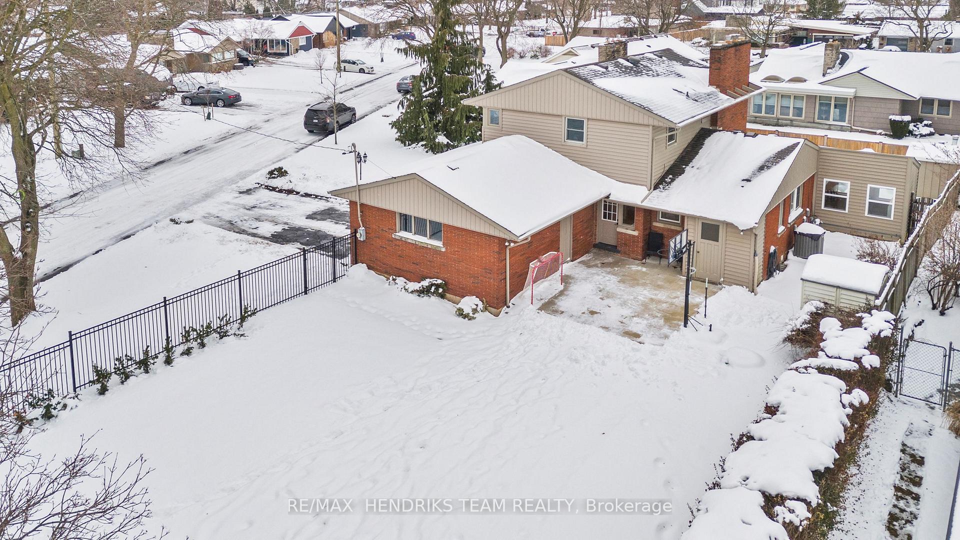Photo 39 of 9 Rosemount Avenue, St. Catharines, Vine/Linwell — HOMEH