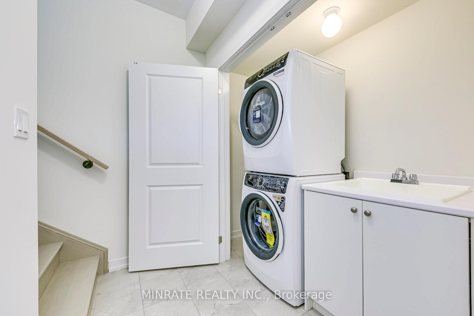 Photo 12 of 1544 Wellwood Terrace, Milton, Cobban — HOMEH