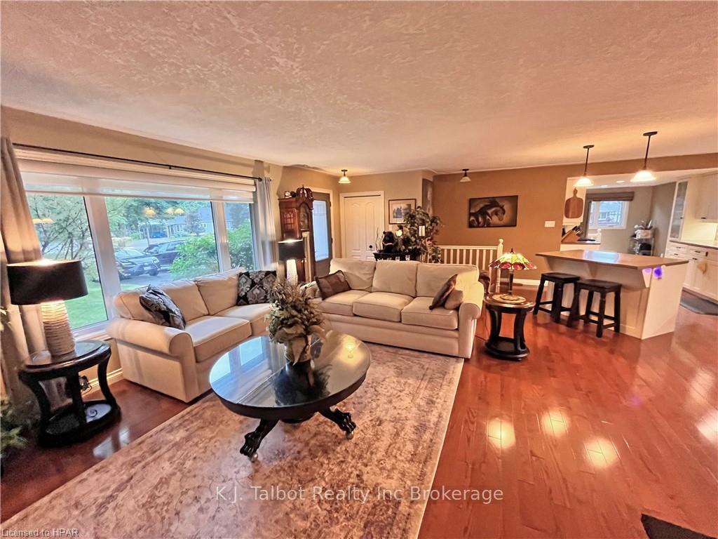 Photo 3 of 175 Jones Street, Goderich, Goderich (Town) — HOMEH