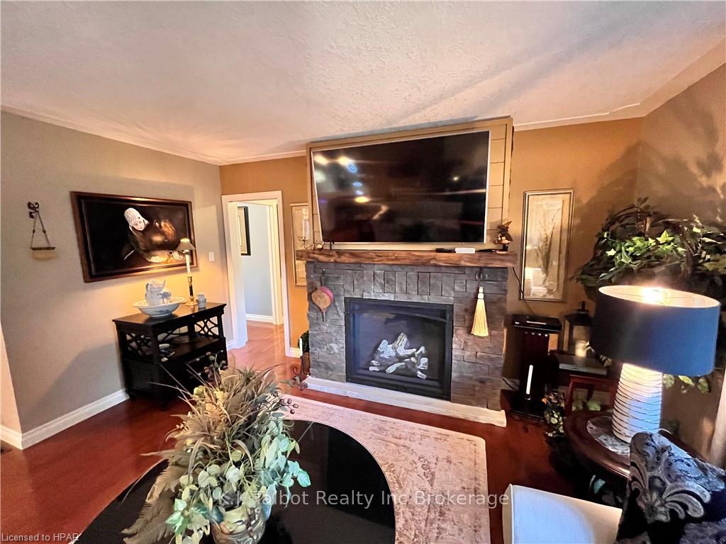 Photo 6 of 175 Jones Street, Goderich, Goderich (Town) — HOMEH