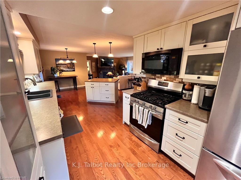 Photo 9 of 175 Jones Street, Goderich, Goderich (Town) — HOMEH