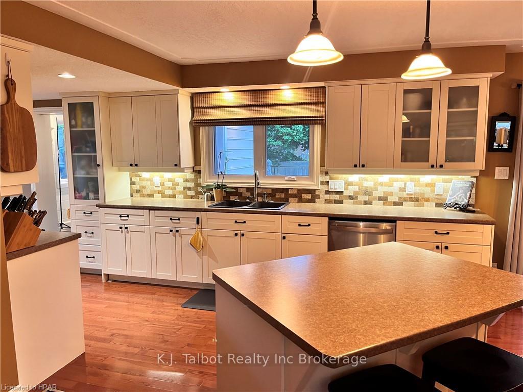 Photo 10 of 175 Jones Street, Goderich, Goderich (Town) — HOMEH