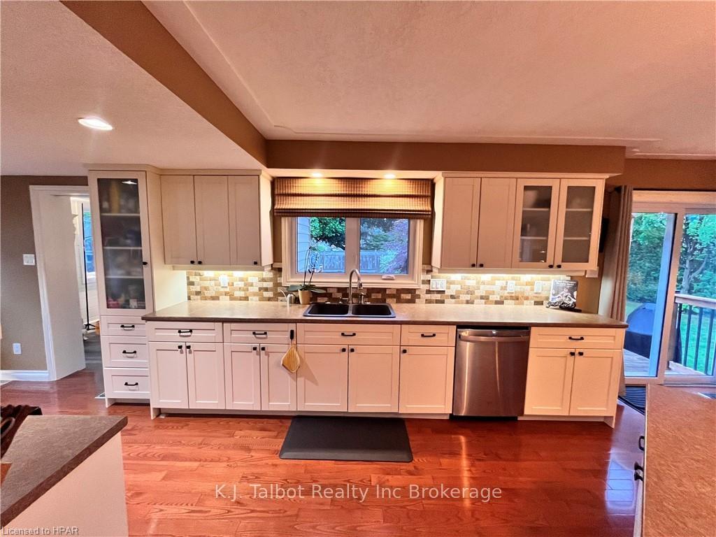 Photo 12 of 175 Jones Street, Goderich, Goderich (Town) — HOMEH