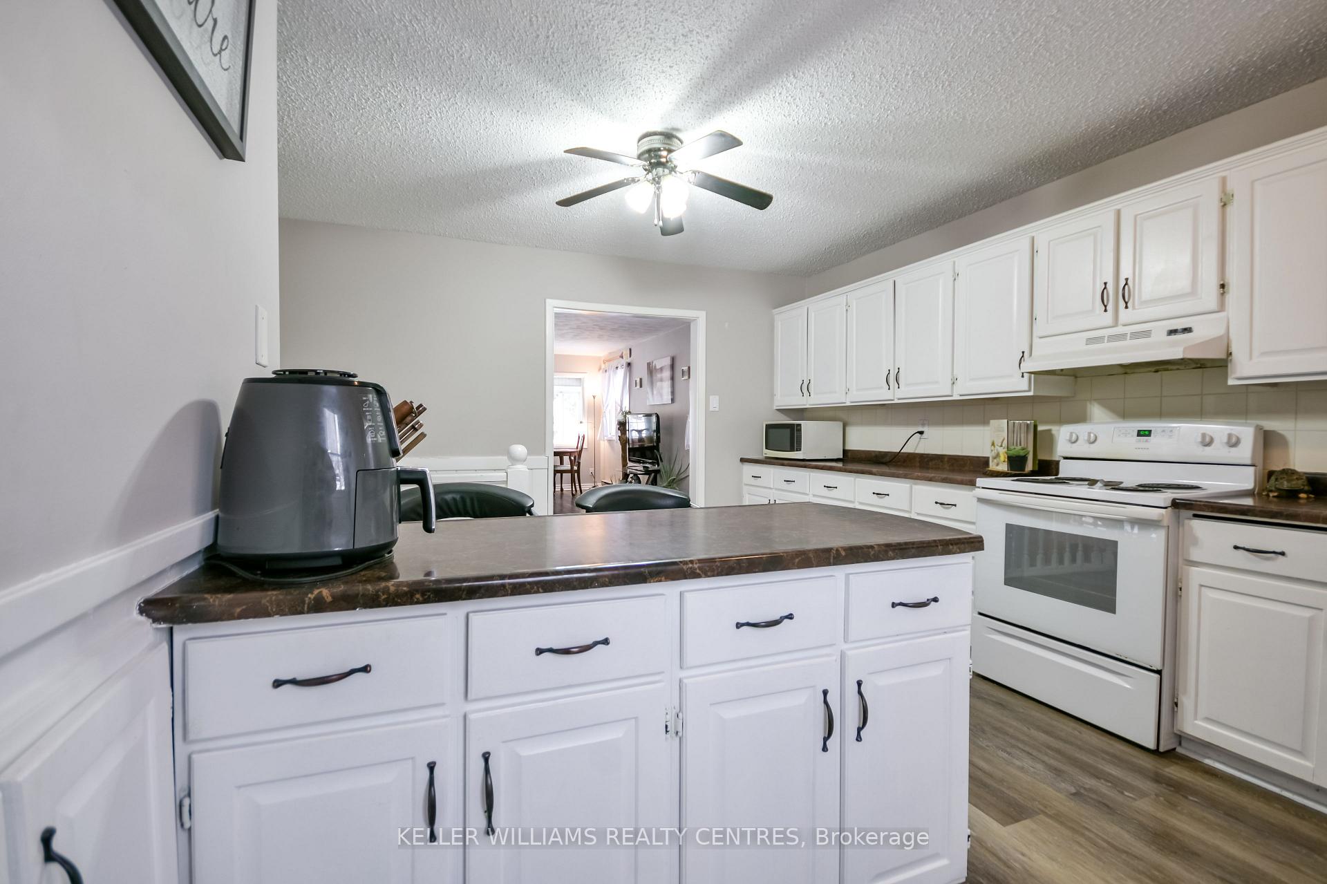 Photo 12 of 318 Colborne Street, Midland — HOMEH