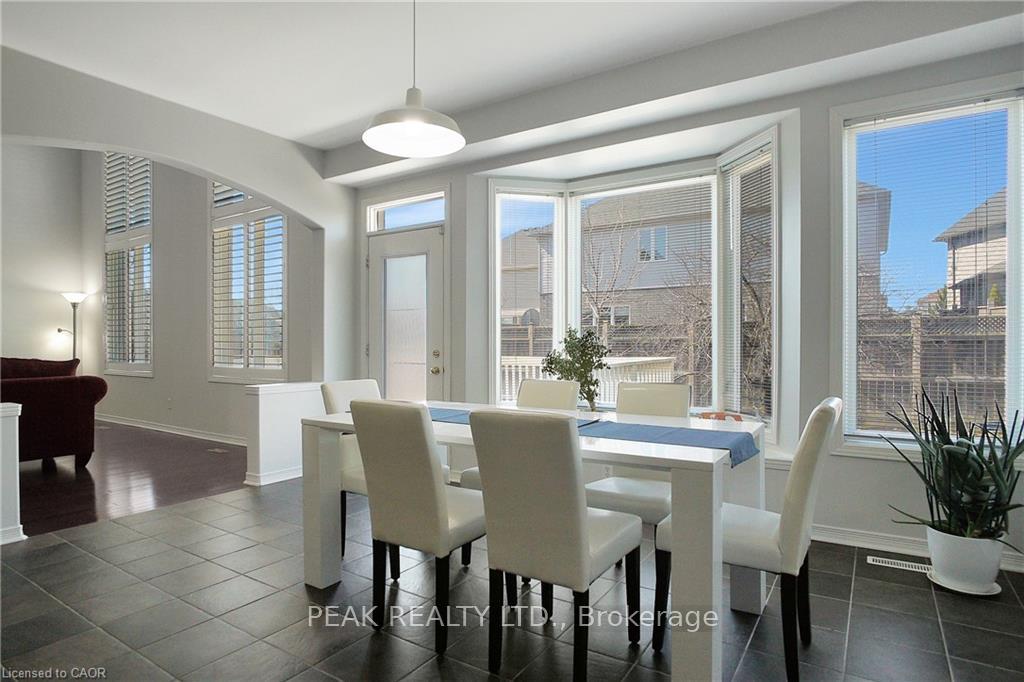 Photo 32 of 320 Robert Ferrie Drive, Kitchener — HOMEH