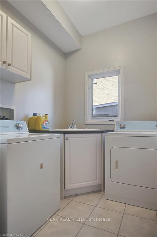 Photo 3 of 320 Robert Ferrie Drive, Kitchener — HOMEH