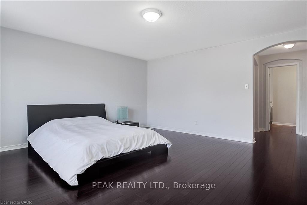 Photo 24 of 320 Robert Ferrie Drive, Kitchener — HOMEH