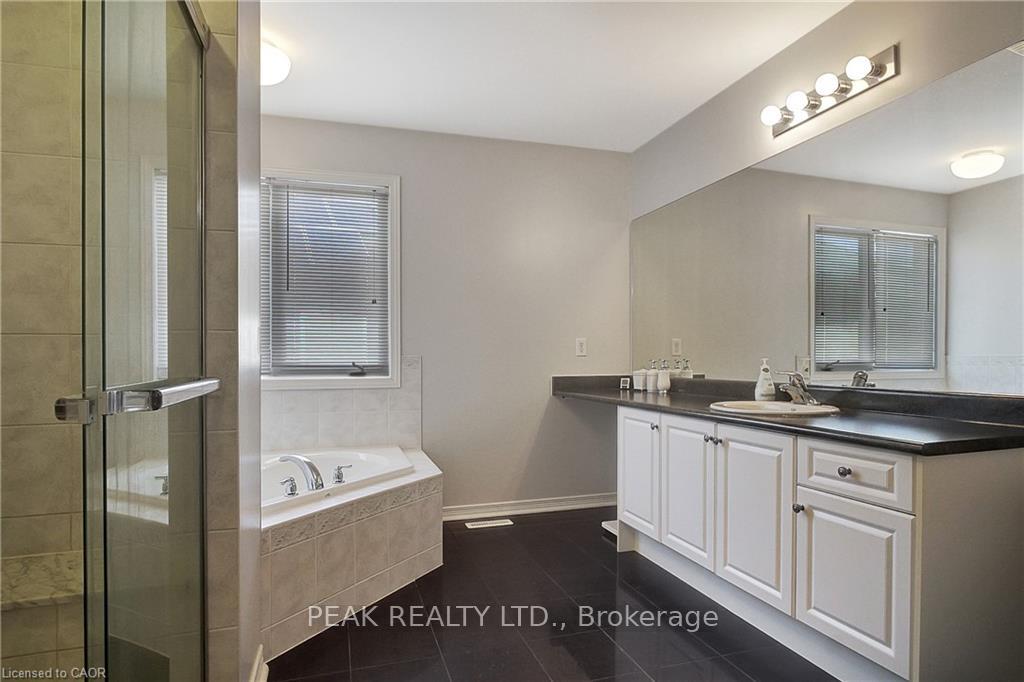 Photo 33 of 320 Robert Ferrie Drive, Kitchener — HOMEH