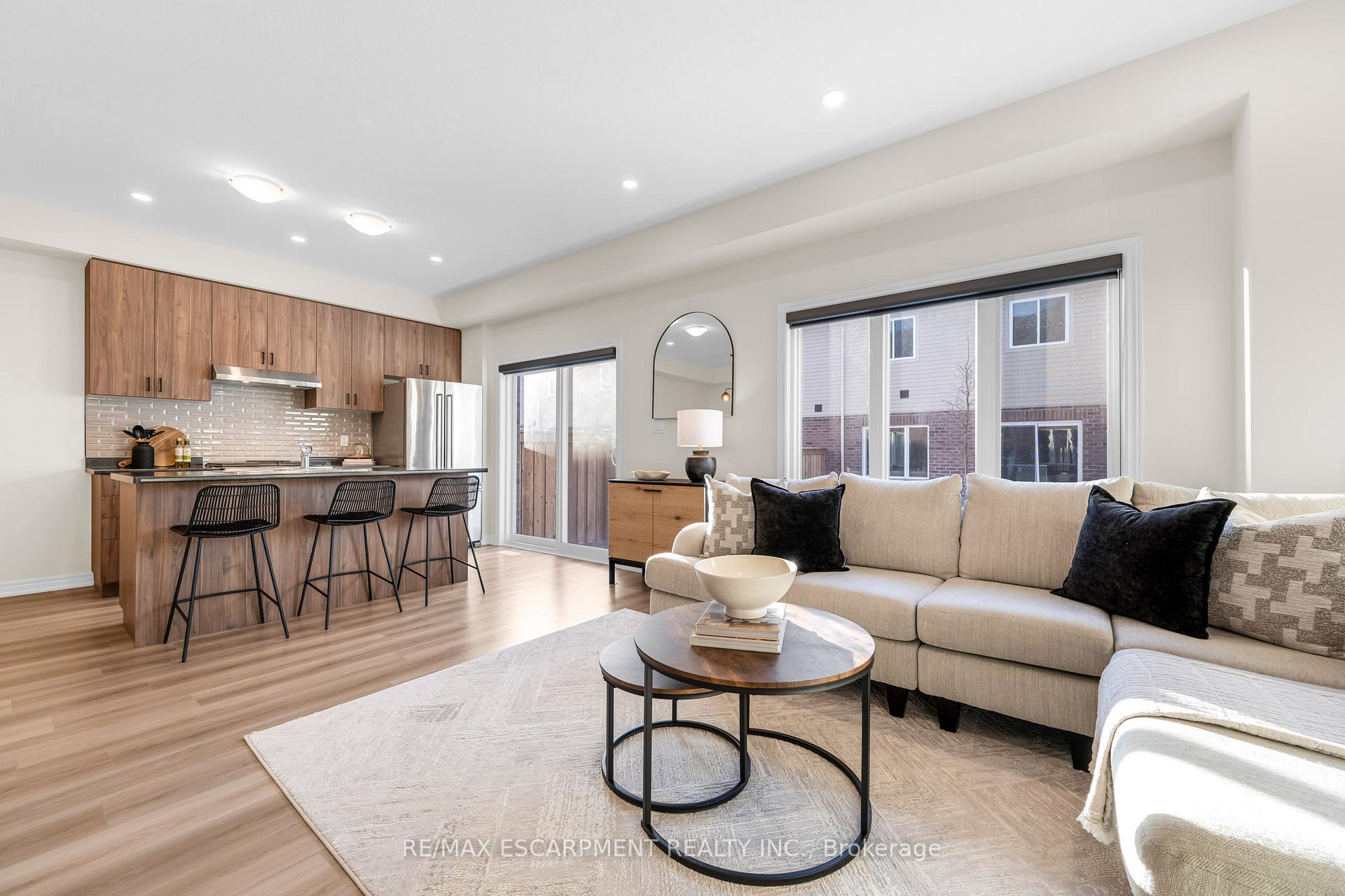 Photo 4 of Unit 25, 205 Thames Way, Hamilton, Mount Hope — HOMEH
