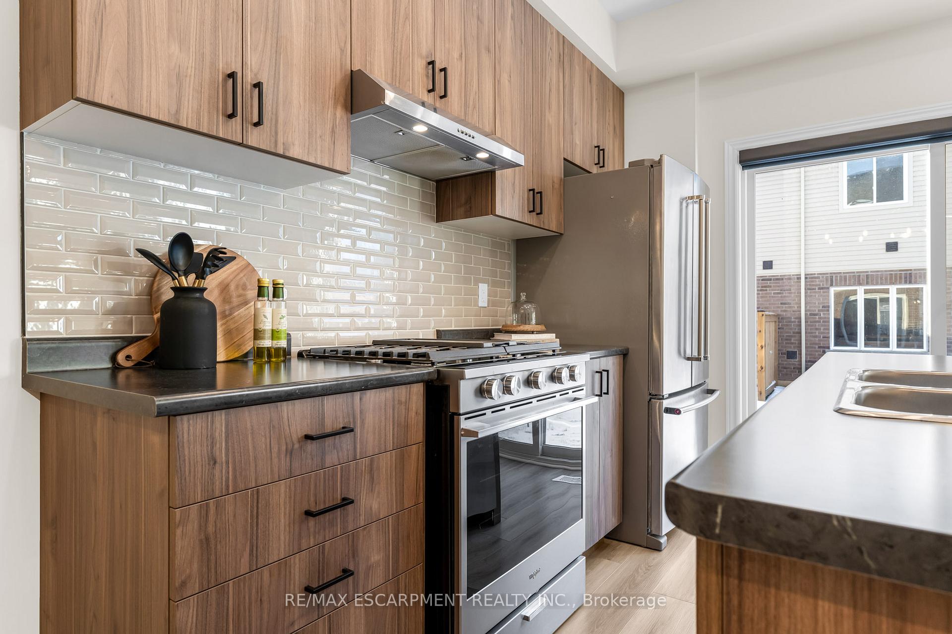 Photo 6 of Unit 25, 205 Thames Way, Hamilton, Mount Hope — HOMEH