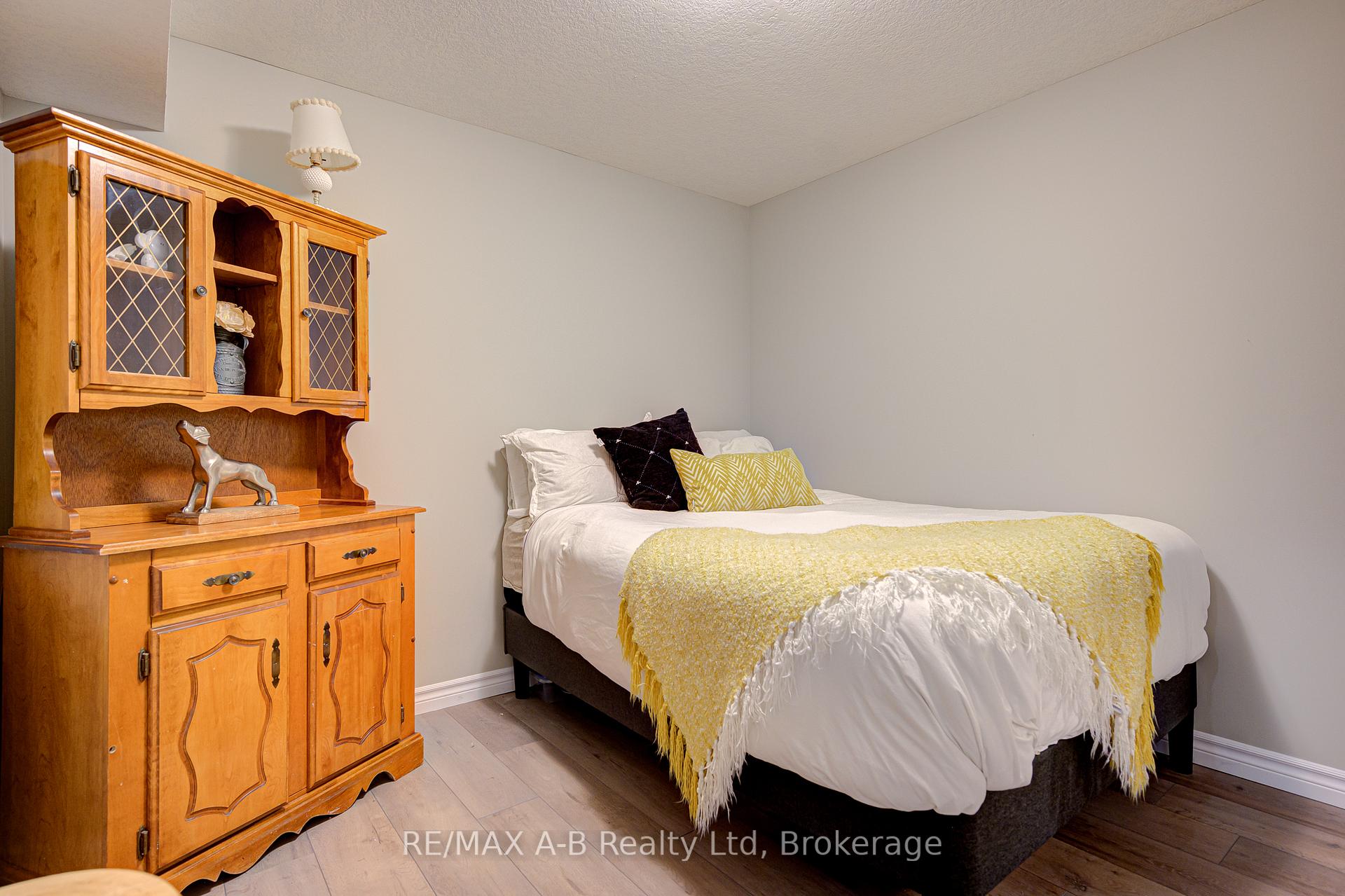 Photo 5 of 70 Gerber Drive, Perth East, Milverton — HOMEH