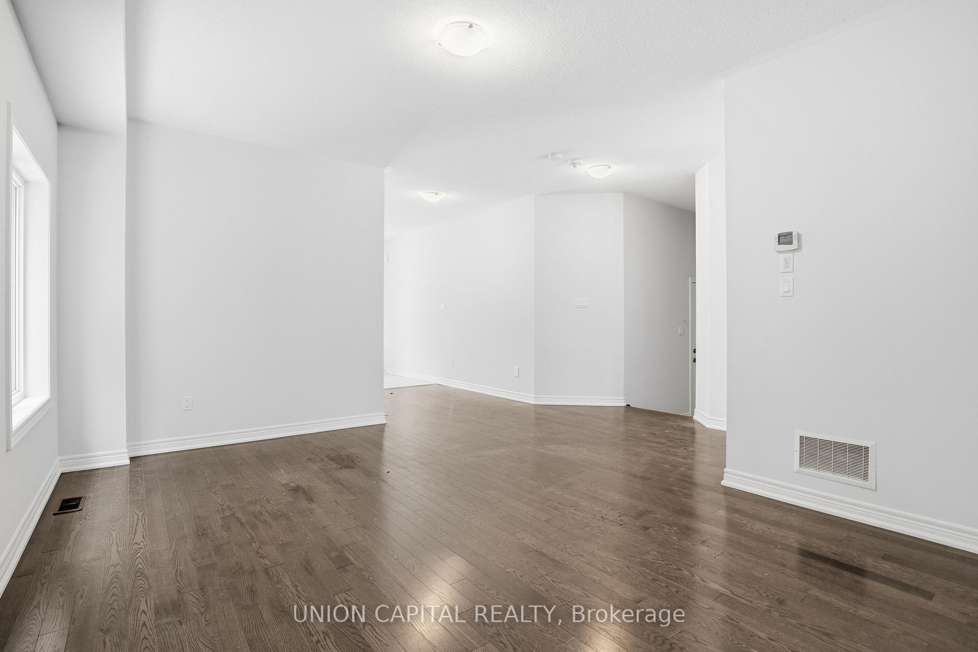 Photo 31 of 943 Larter Street, Innisfil, Alcona — HOMEH