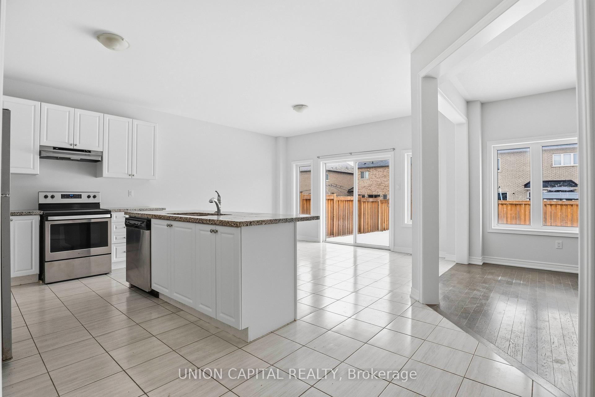 Photo 6 of 943 Larter Street, Innisfil, Alcona — HOMEH