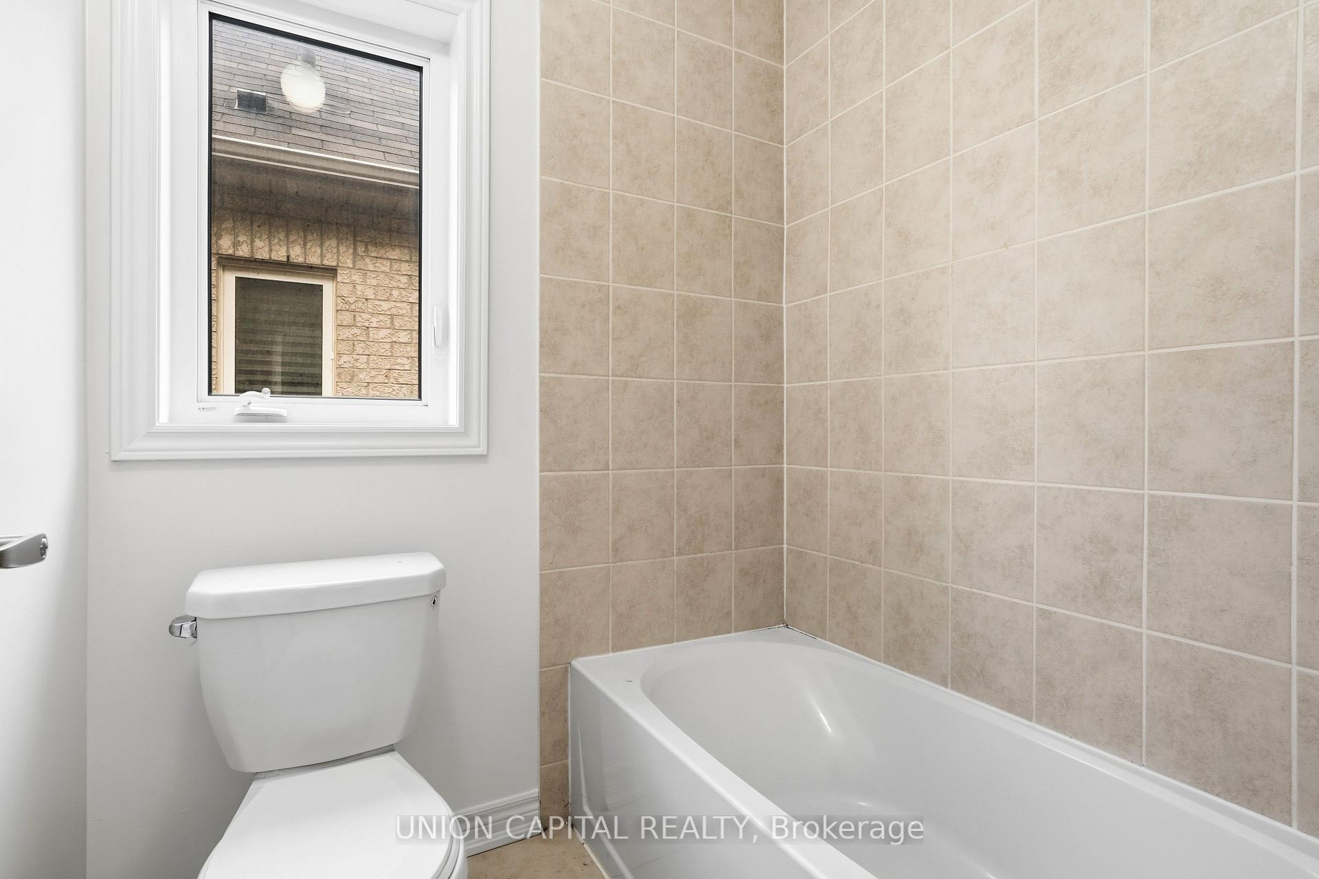 Photo 11 of 943 Larter Street, Innisfil, Alcona — HOMEH