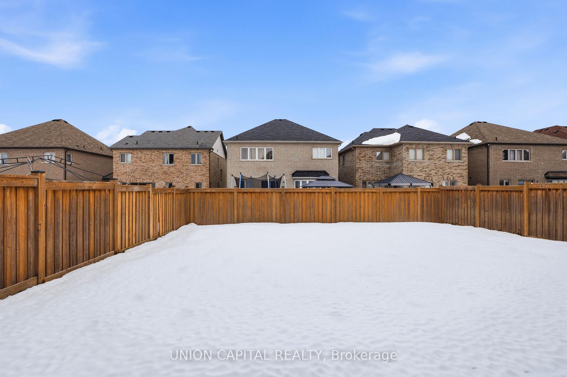 Photo 23 of 943 Larter Street, Innisfil, Alcona — HOMEH