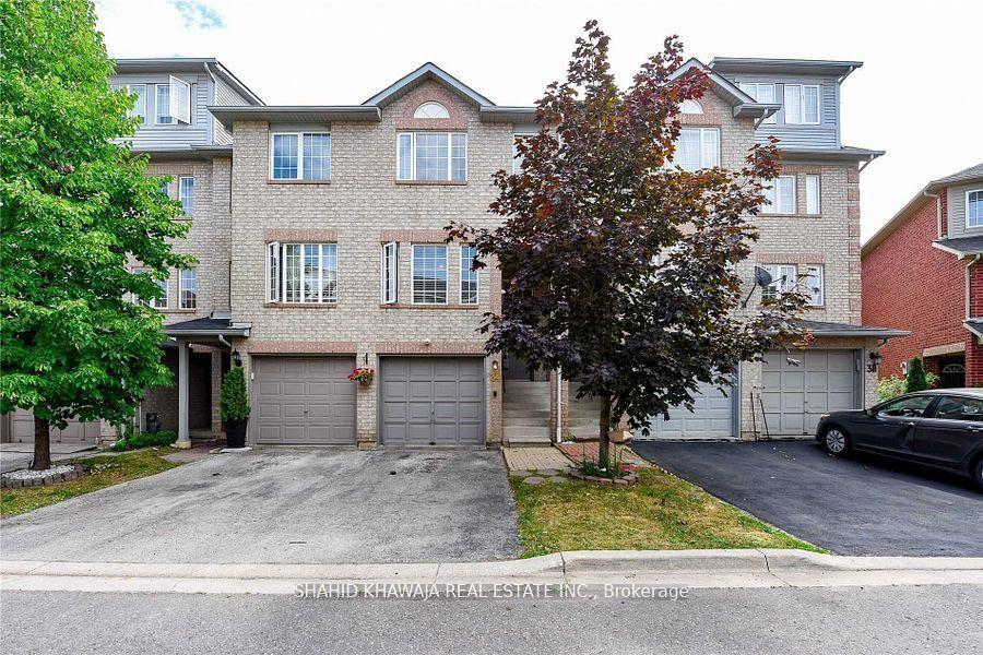 Front of Unit 26, 34 Spadina Road