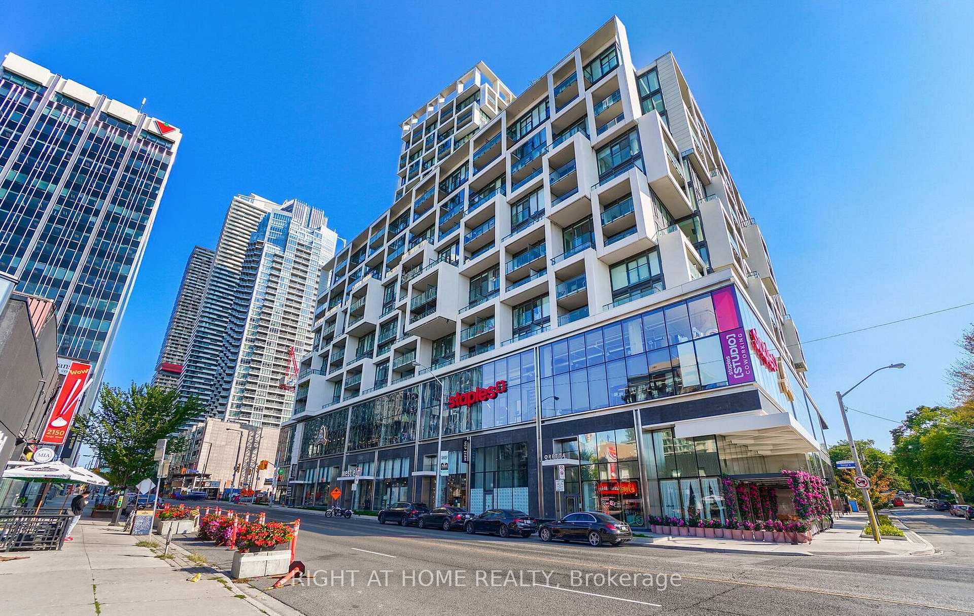 Front of Unit 823, 8 Hillsdale Avenue E