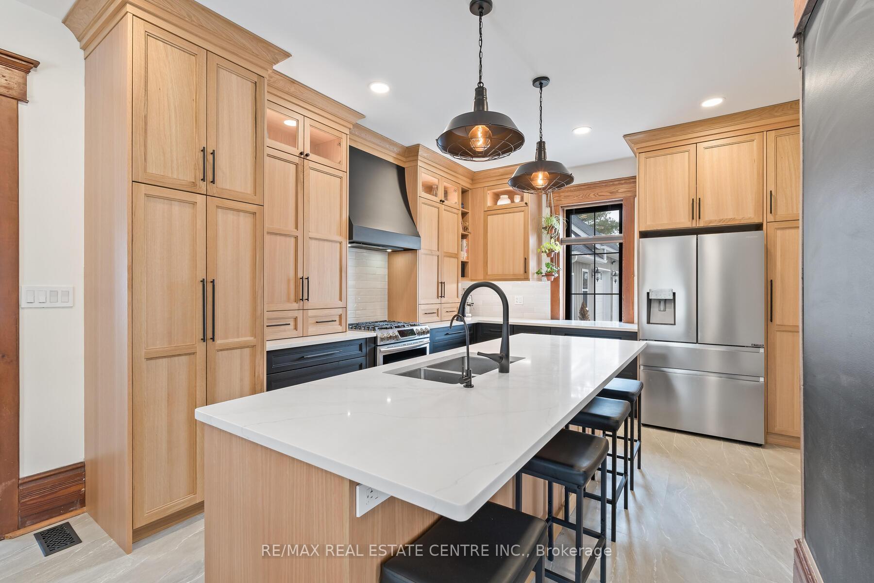 Photo 3 of 6 Dundas Street W, Erin — HOMEH