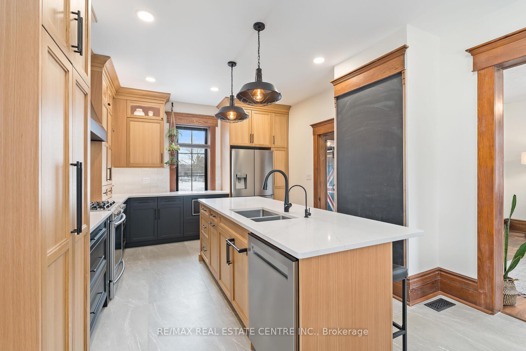 Photo 11 of 6 Dundas Street W, Erin — HOMEH