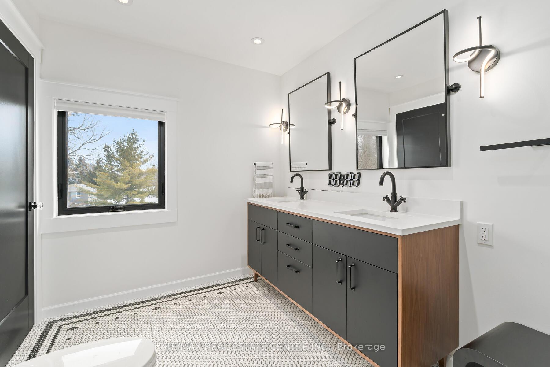 Photo 23 of 6 Dundas Street W, Erin — HOMEH