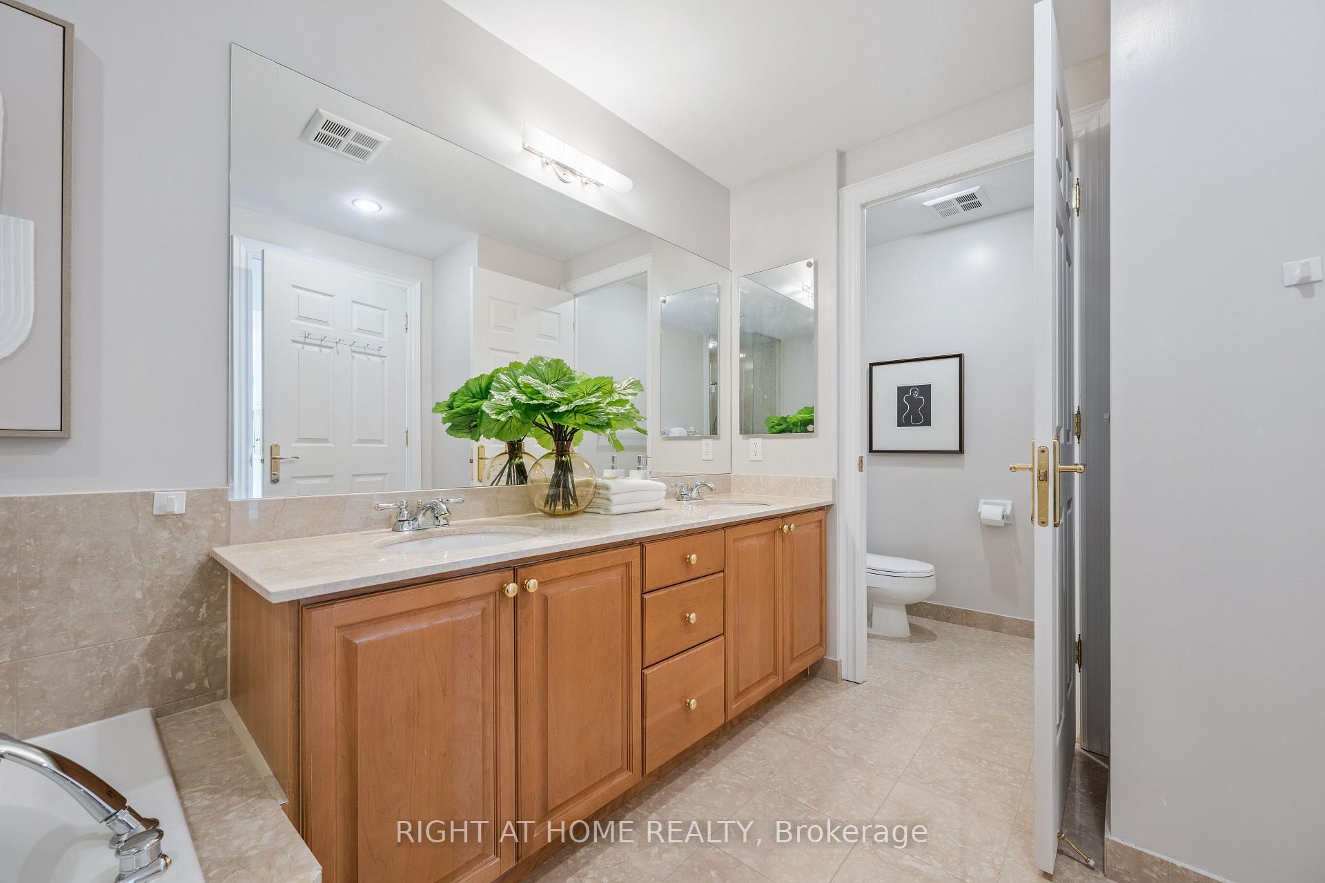 Photo 10 of Unit 1831, 33 Cox Boulevard, Markham, Unionville — HOMEH