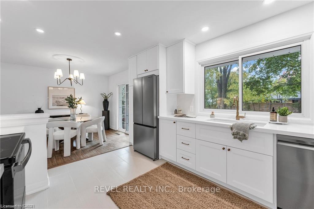 Photo 8 of 95 Seneca Drive, Hamilton, Ancaster — HOMEH