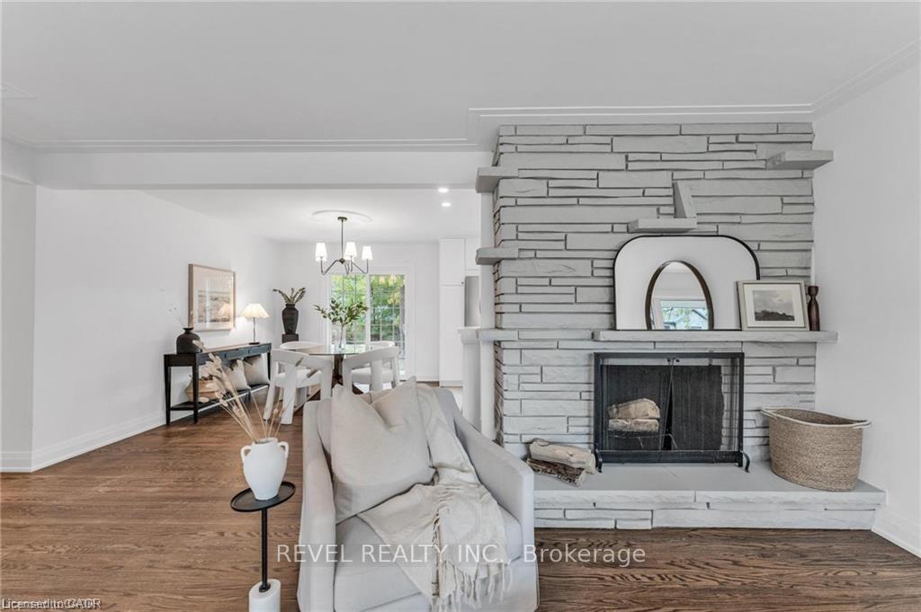 Photo 11 of 95 Seneca Drive, Hamilton, Ancaster — HOMEH