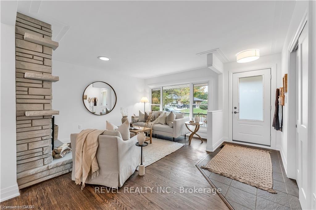 Photo 10 of 95 Seneca Drive, Hamilton, Ancaster — HOMEH