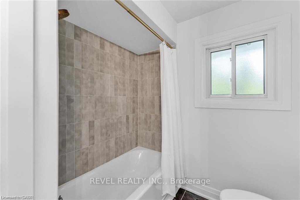Photo 23 of 95 Seneca Drive, Hamilton, Ancaster — HOMEH
