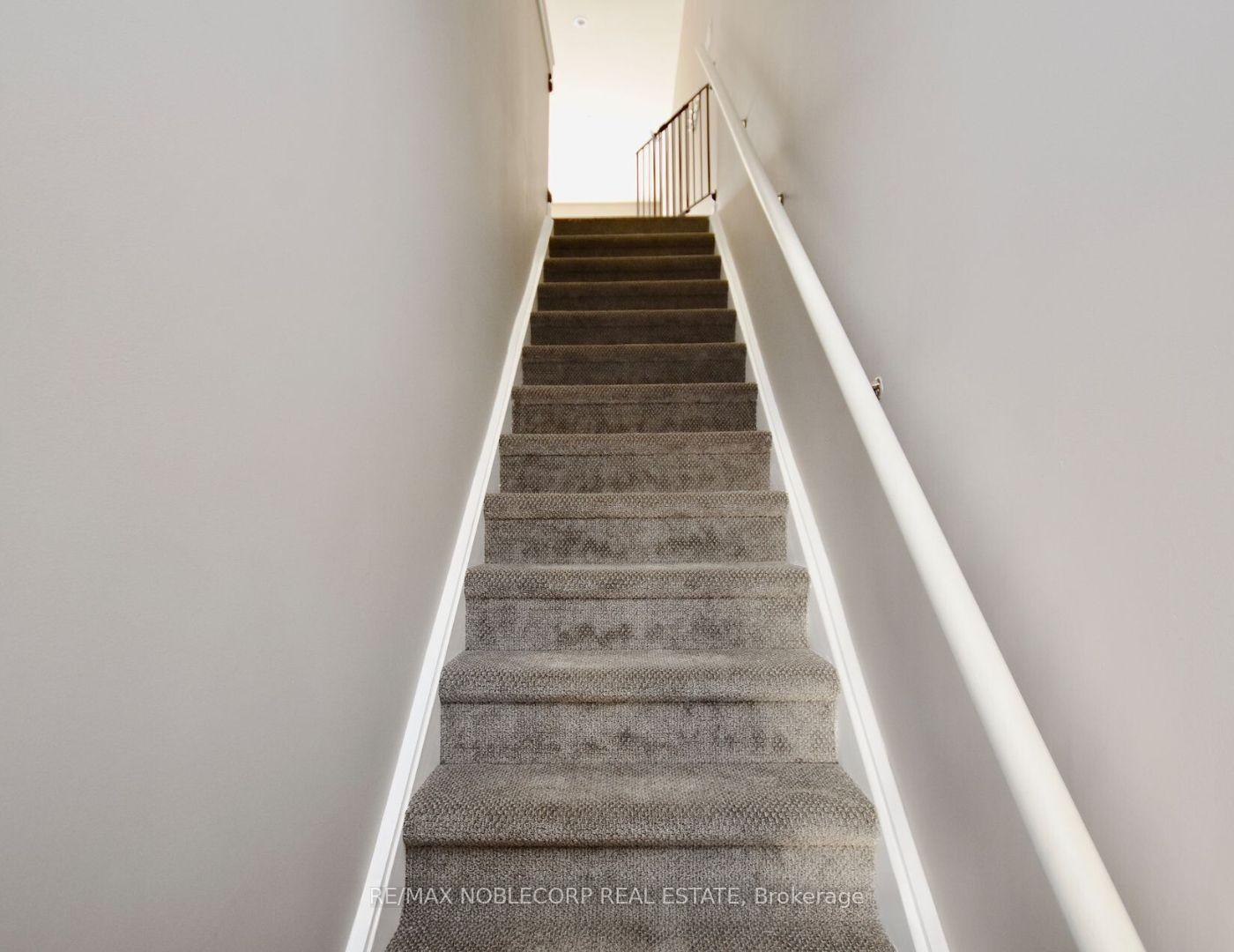 Photo 2 of Unit 19, 369 Essa Road, Barrie, Holly — HOMEH