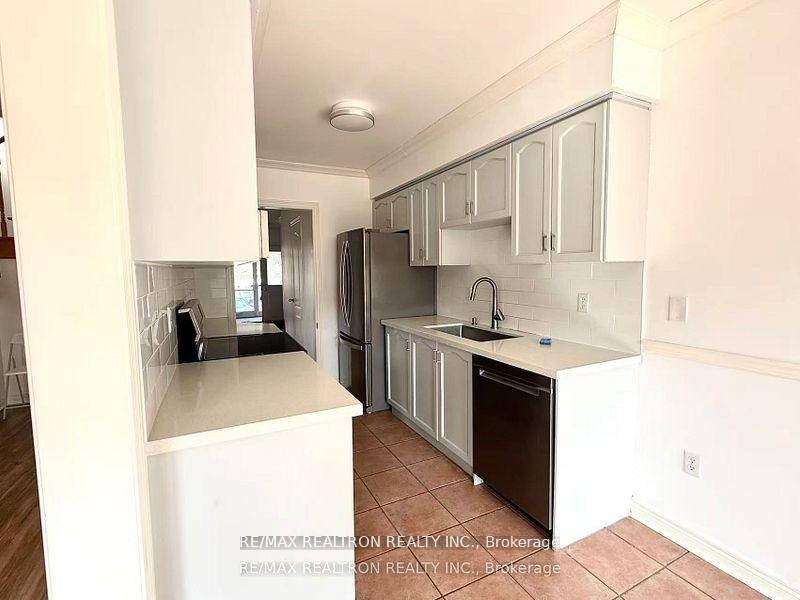Photo 4 of Unit Main and Upper, 165 Warwick Crescent, Newmarket, Summerhill Estates — HOMEH