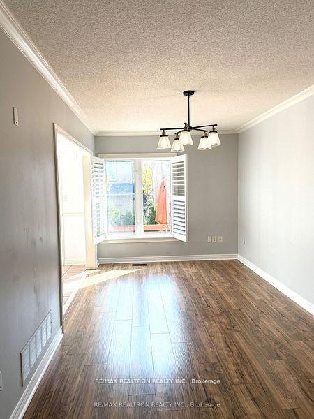 Photo 5 of Unit Main and Upper, 165 Warwick Crescent, Newmarket, Summerhill Estates — HOMEH