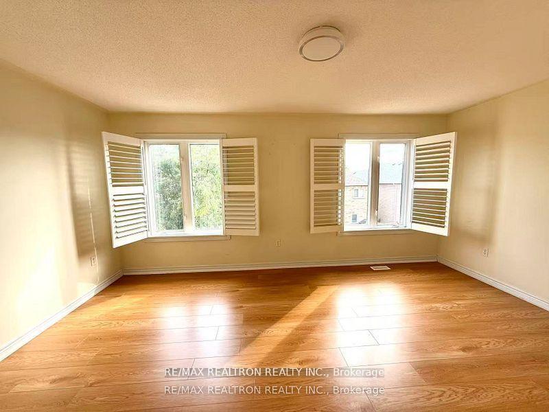 Photo 9 of Unit Main and Upper, 165 Warwick Crescent, Newmarket, Summerhill Estates — HOMEH