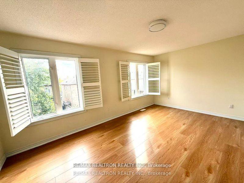Photo 6 of Unit Main and Upper, 165 Warwick Crescent, Newmarket, Summerhill Estates — HOMEH