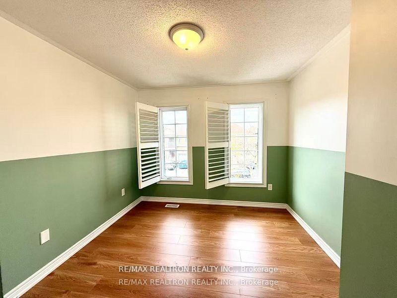 Photo 7 of Unit Main and Upper, 165 Warwick Crescent, Newmarket, Summerhill Estates — HOMEH