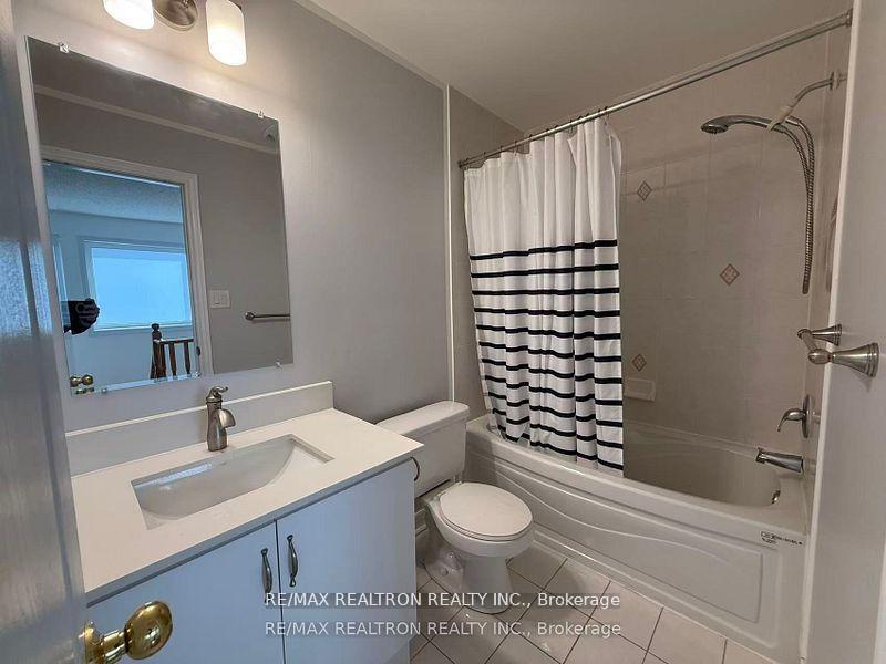 Photo 13 of Unit Main and Upper, 165 Warwick Crescent, Newmarket, Summerhill Estates — HOMEH