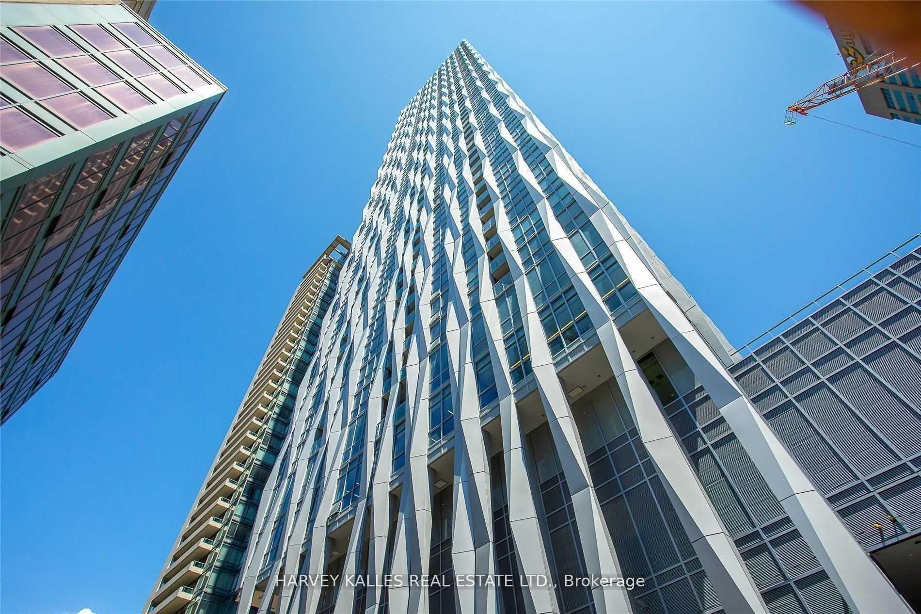 Front of Unit 2705, 1 Yorkville Avenue