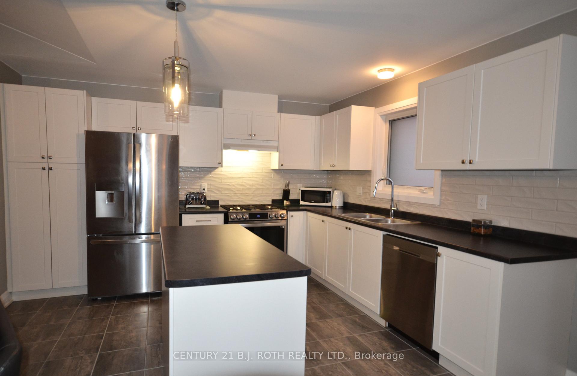 Photo 4 of 8 Revol Road, Penetanguishene — HOMEH