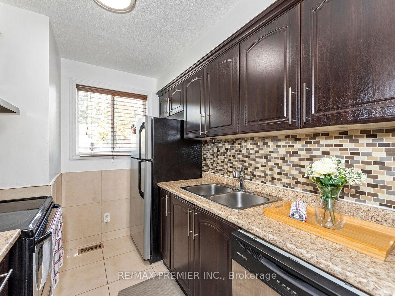 Photo 5 of Unit 120, 31 Greengate Road, Guelph, Junction/Onward Willow — HOMEH