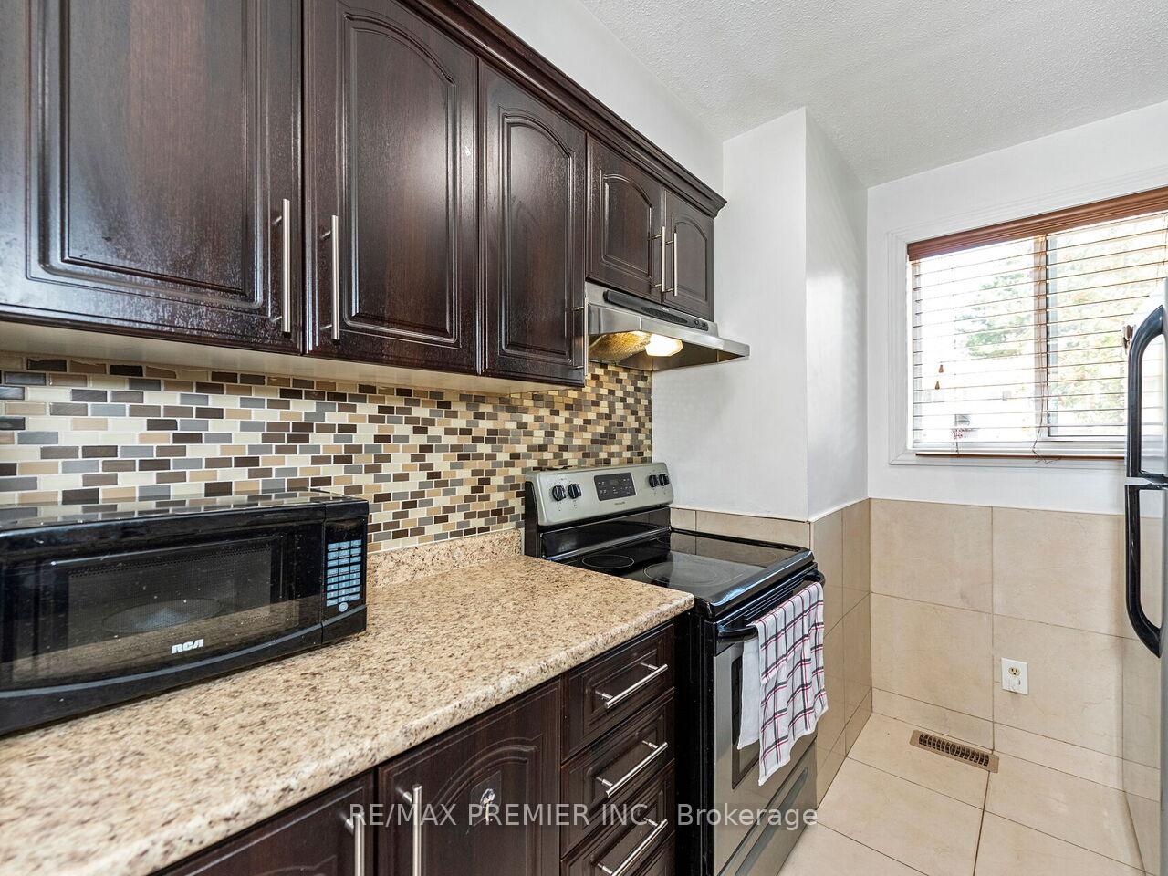 Photo 2 of Unit 120, 31 Greengate Road, Guelph, Junction/Onward Willow — HOMEH
