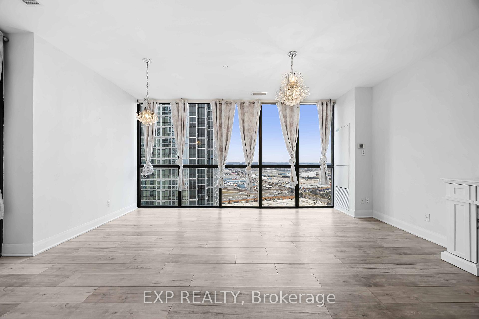 Photo 2 of Unit 2008, 2900 Highway 7 Road, Vaughan, Concord — HOMEH