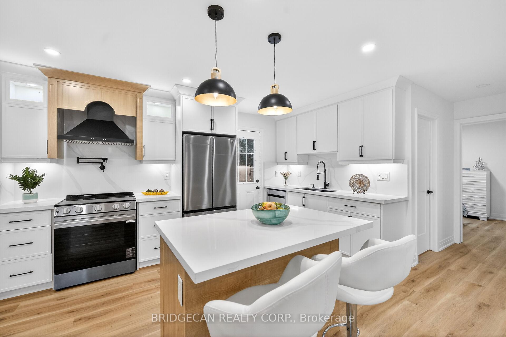 Photo 2 of 50 Mountain Avenue N, Hamilton, Stoney Creek — HOMEH