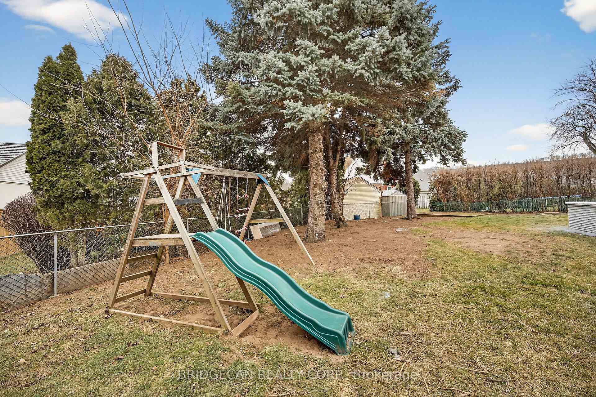 Photo 38 of 50 Mountain Avenue N, Hamilton, Stoney Creek — HOMEH