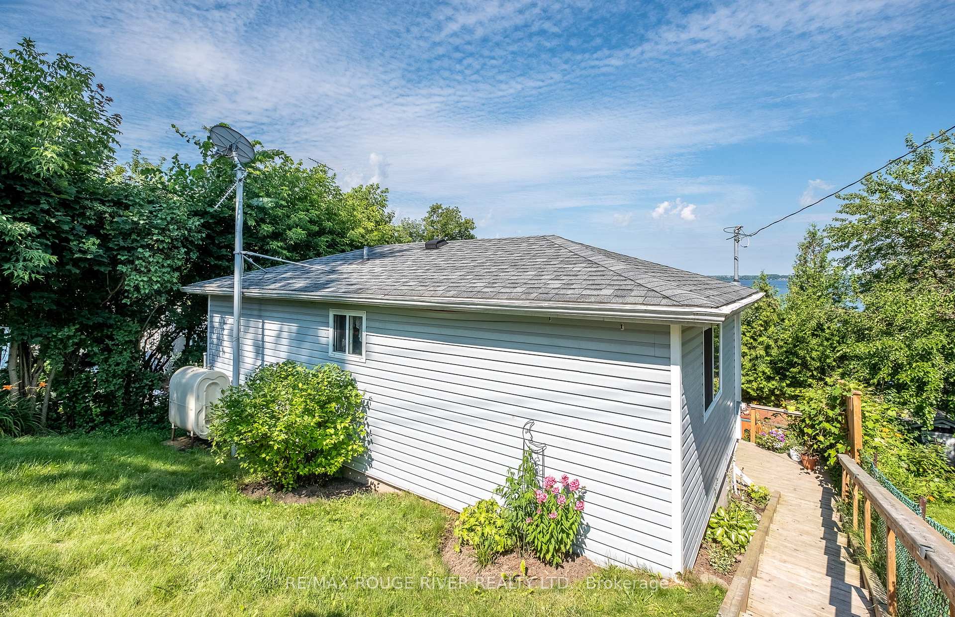 Photo 4 of 5454 Lakeshore Drive, Hamilton Township, Rural Hamilton — HOMEH