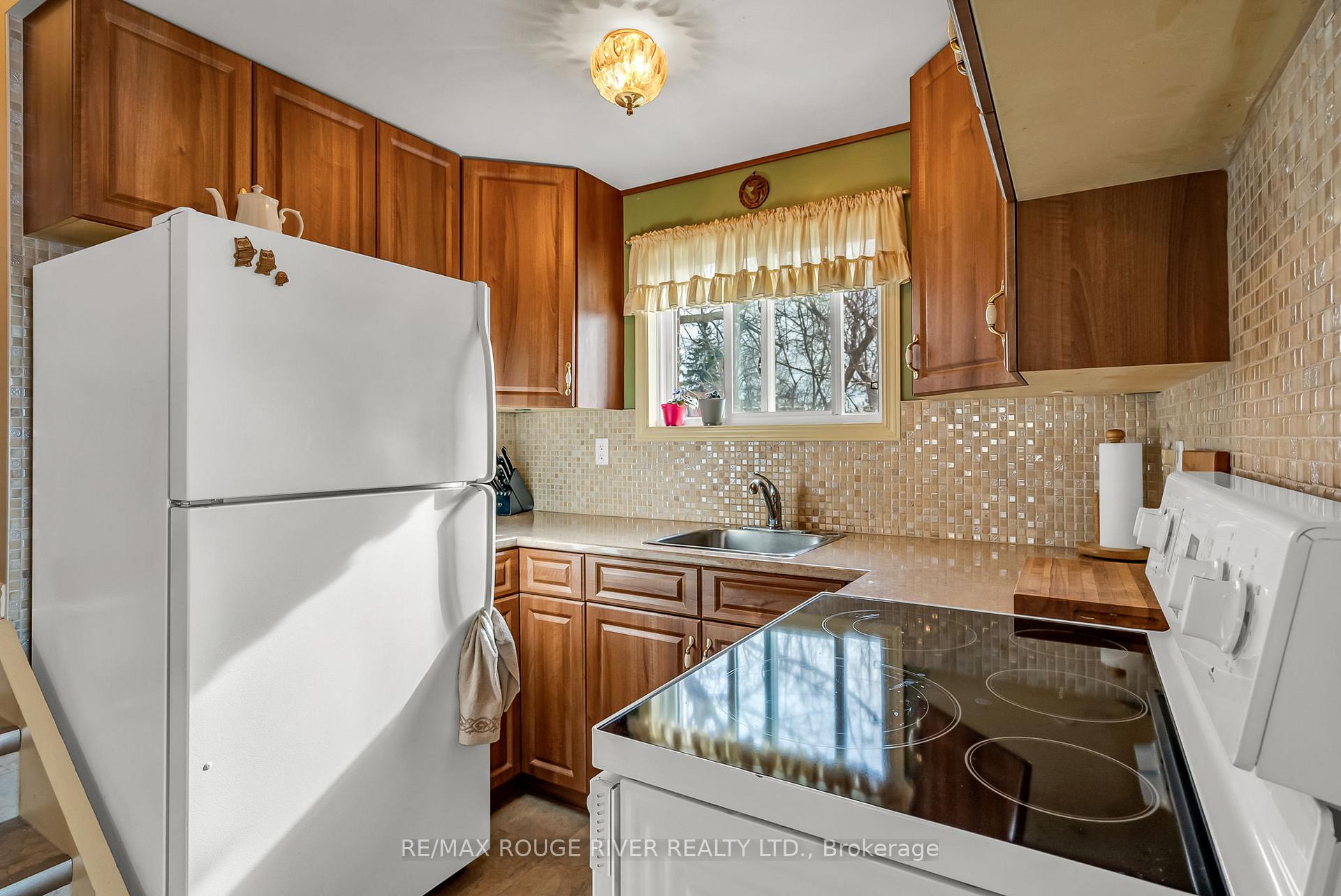 Photo 12 of 5454 Lakeshore Drive, Hamilton Township, Rural Hamilton — HOMEH
